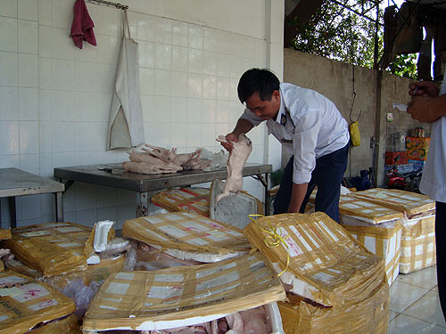 Thực phẩm bẩn tấn công thành phố