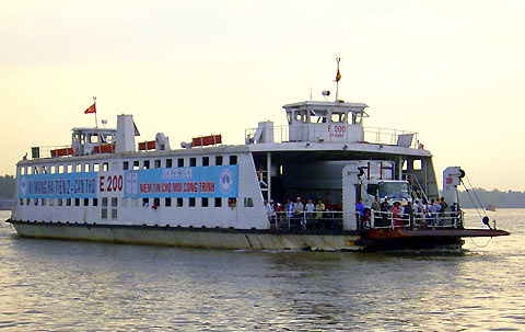 Khoảnh khắc nối nhịp cuối cùng cây cầu dài nhất Đông Nam Á