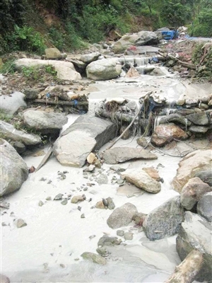 'Chặt tay' vàng tặc
