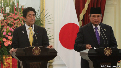 Shinzo Abe 'nhắc khéo' Trung Quốc