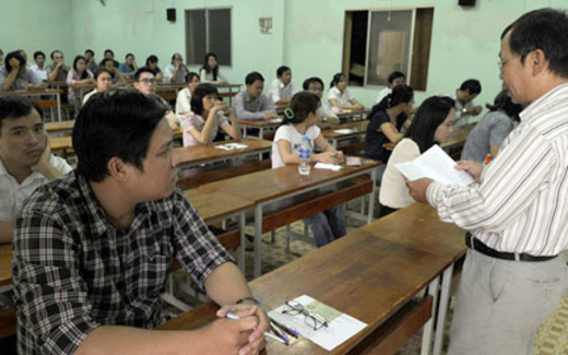 Không thêm biên chế để giảm 30% công chức cắp ô?