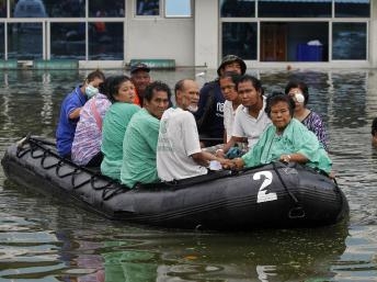 Do thiên tai, thủ tướng Thái Lan hoãn thăm Malaysia và Singapore