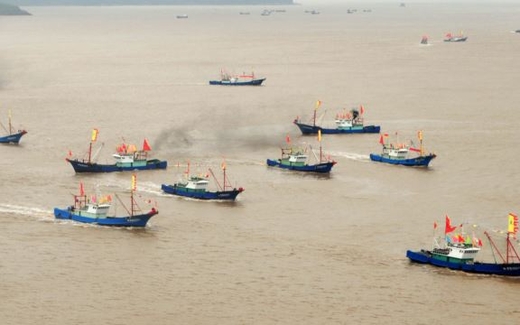 Trung Quốc phái đội tàu đánh cá hùng hậu nhất ra Biển Đông