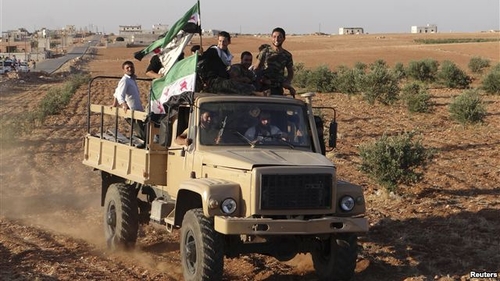 Các nhà hoạt động: Phe nổi dậy Syria chiếm một thành phố chiến lược