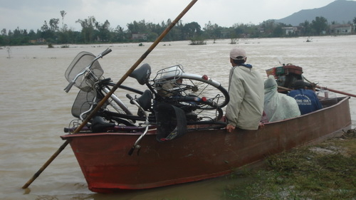 Phú Yên, Bình Định: lũ xuống chậm