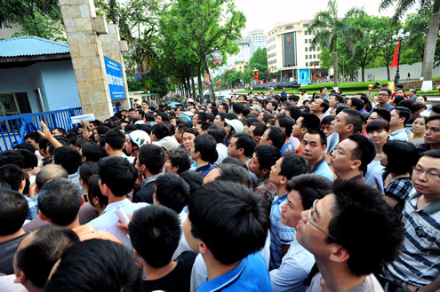 'Đừng để con em chúng ta khổ vì sự học'