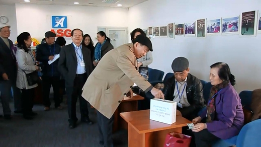 Cộng đồng Việt Nam tại Ba Lan quyên góp ủng hộ chiến sĩ đang bảo vệ chủ quyền biển đảo Việt Nam.