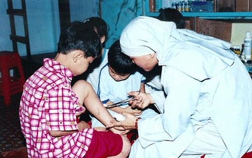 Xin con nuôi: Khó hơn cả sinh con?