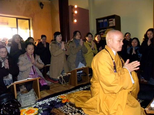 Lễ cầu an tại chùa Thiên Việt