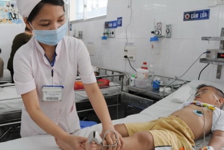 Bệnh tay chân miệng và câu hỏi với Bộ Y tế