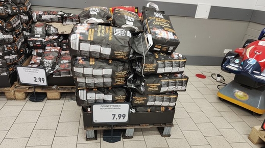 Người Ba Lan ồ ạt sang Đức để mua than và củi cho mùa đông