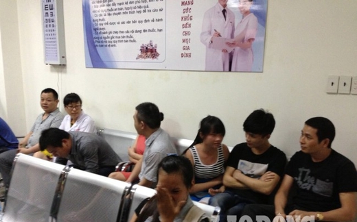 TPHCM: Thanh tra đột xuất phòng khám, "bác sĩ ngoại" trốn, chạy thoát thân!