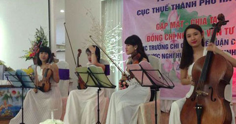 Thuê dàn nhạc thính phòng tiễn Chi cục trưởng thuế quận về hưu