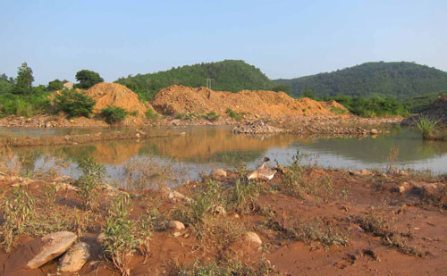 Thuốc nổ bán tràn lan