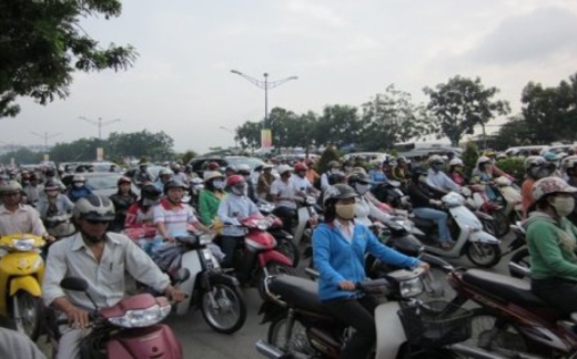 Váy xưa và xe không chính chủ nay