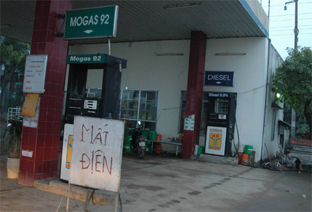 'Mánh' kinh doanh xăng dầu