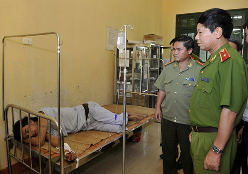 Trùm ma túy liều lĩnh lái xe đâm vào công an