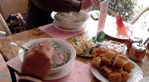 Ăn phở 35 USD ở quán phở đắt nhất Việt Nam