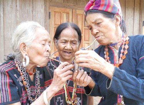 Tập tục lạ ở vùng cao: Mã não quyền uy