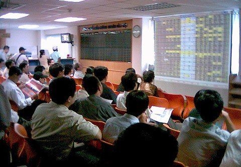 Mua, bán chui cổ phiếu: Tung hoành kiếm lãi chỉ phạt cho vui