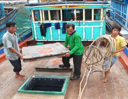 Ngư dân Quảng Ngãi tố bị tàu Trung Quốc thu giữ hải sản