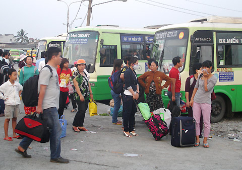 Gian nan đường về TP HCM sau Tết