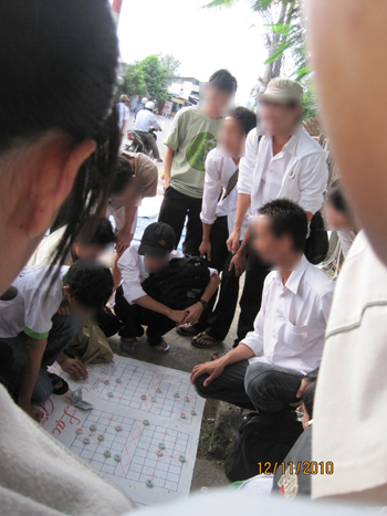 Sinh viên đỏ đen