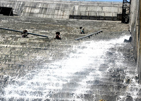 'Rò rỉ nước đập thủy điện Sông Tranh 2 do lỗi thiết kế'