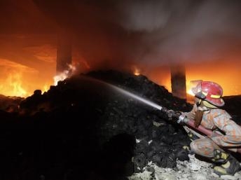 Bangladesh: Hỏa hoạn tại xưởng may, hơn 100 người thiệt mạng