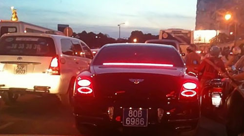 Mua sắm xe công: Thủ tướng bảo dừng, nhiều nơi vẫn mua