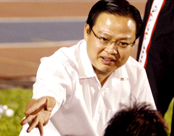 Chủ tịch HAGL: 'VFF đang sống bằng luật riêng'