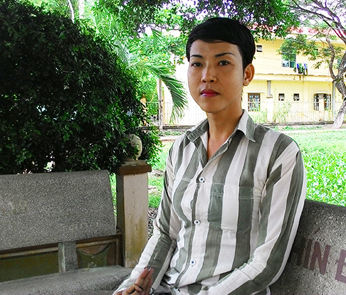 Phận chuyển giới trong trại giam nam