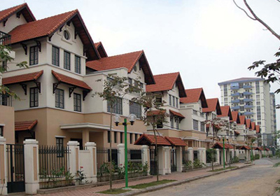 Nhà đầu tư BĐS “hụt hơi” vì lãi suất
