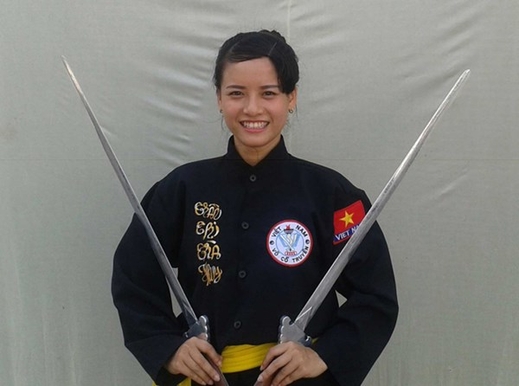 Làm duyên với đao kiếm