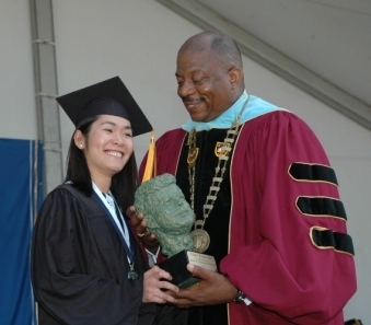 Sinh viên gốc Việt nhận giải thưởng uy tín của ĐH Mỹ