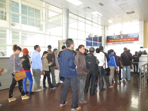 Không đóng dấu vào hộ chiếu có “đường lưỡi bò”