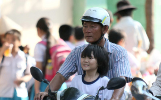 Chở trẻ phải kèm giấy khai sinh?