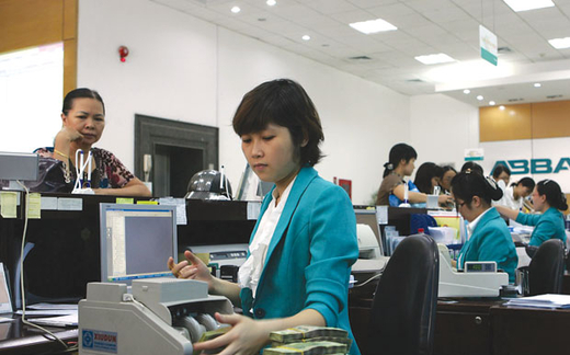 Muốn cho vay, ngân hàng phải “sale off”