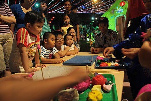 TPHCM: Hàng vạn người nô nức đi đường hoa - đường sách