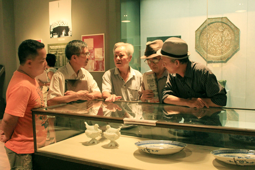 Lịch sử không phải để thù hận