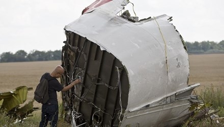 Máy bay MH17 rơi do 'lực tác động cực mạnh từ bên ngoài'