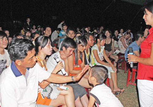 Bữa ăn công nhân: Cái gì rẻ thì mua