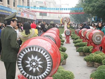 Lễ hội hoa Hà Nội: Chi 17 tỷ được gì trong 4 ngày?
