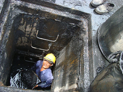Bi thảm nghề vét cống