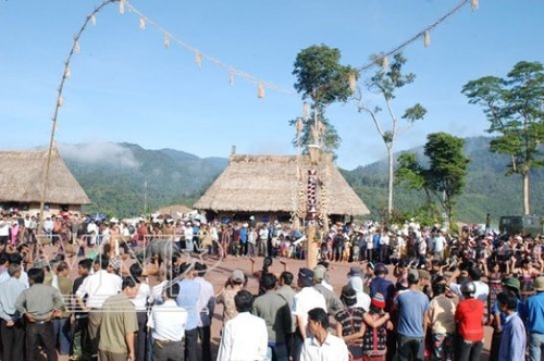 Hội mừng lúa mới của đồng bào Cơ Tu