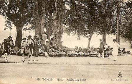 Phố Hàng Khay và dãy hàng hoa