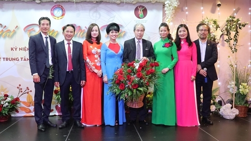 Giao lưu Giai điệu mùa thu tại Warszawa, Ba Lan.