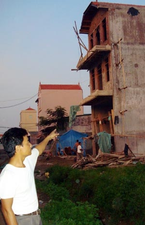 Khi người dân phải canh tác 'trộm' trên đất của mình