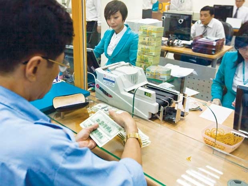 Thử đi mua ngoại tệ tại ngân hàng