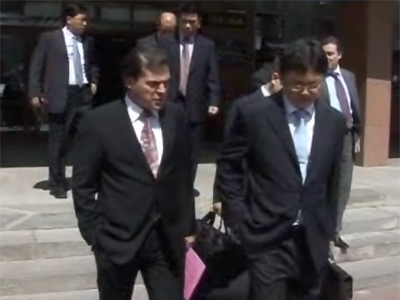 Các tiểu thương chợ Vòm bị "hành" như thế nào?